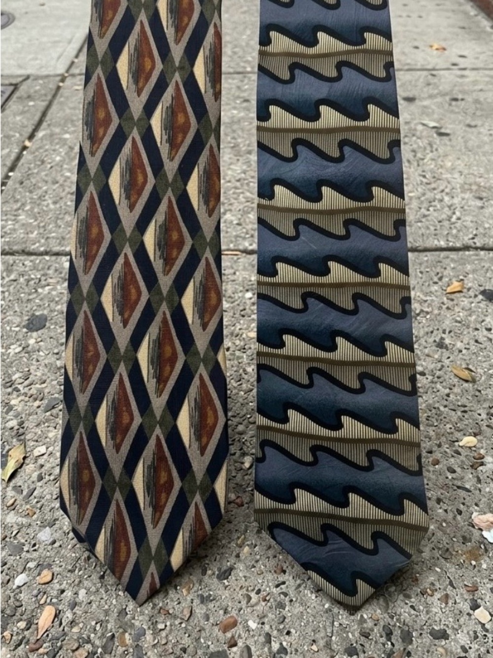 Lot of two Cellini Linea Uomo 100 %Silk Patterned Men's Tie - Blue, Brown, Green